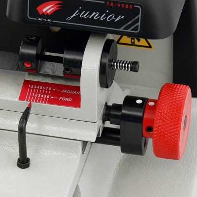 An-San TR-9980 Junior Ford Jaguar Tibbe Key Cutting Machine - 3
